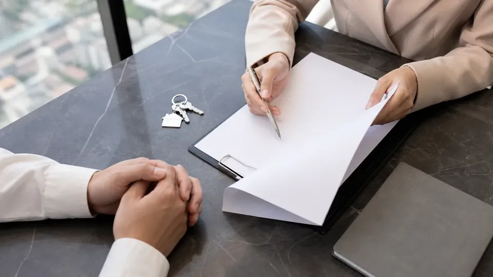Dịch Vụ Công Chứng Hợp Đồng Bàn Giao Tại Hà Nội, Hồ Chí Minh — hình minh họa công chứng